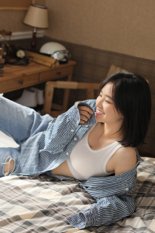 低头看我是怎么C哭你视频